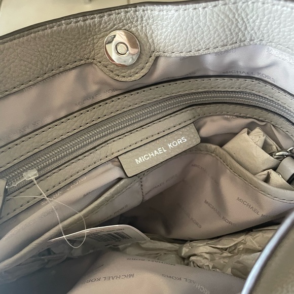 SOLD-🖤MICHAEL Michael Kors Raven Large Shoulder Bag - Picture 10 of 15